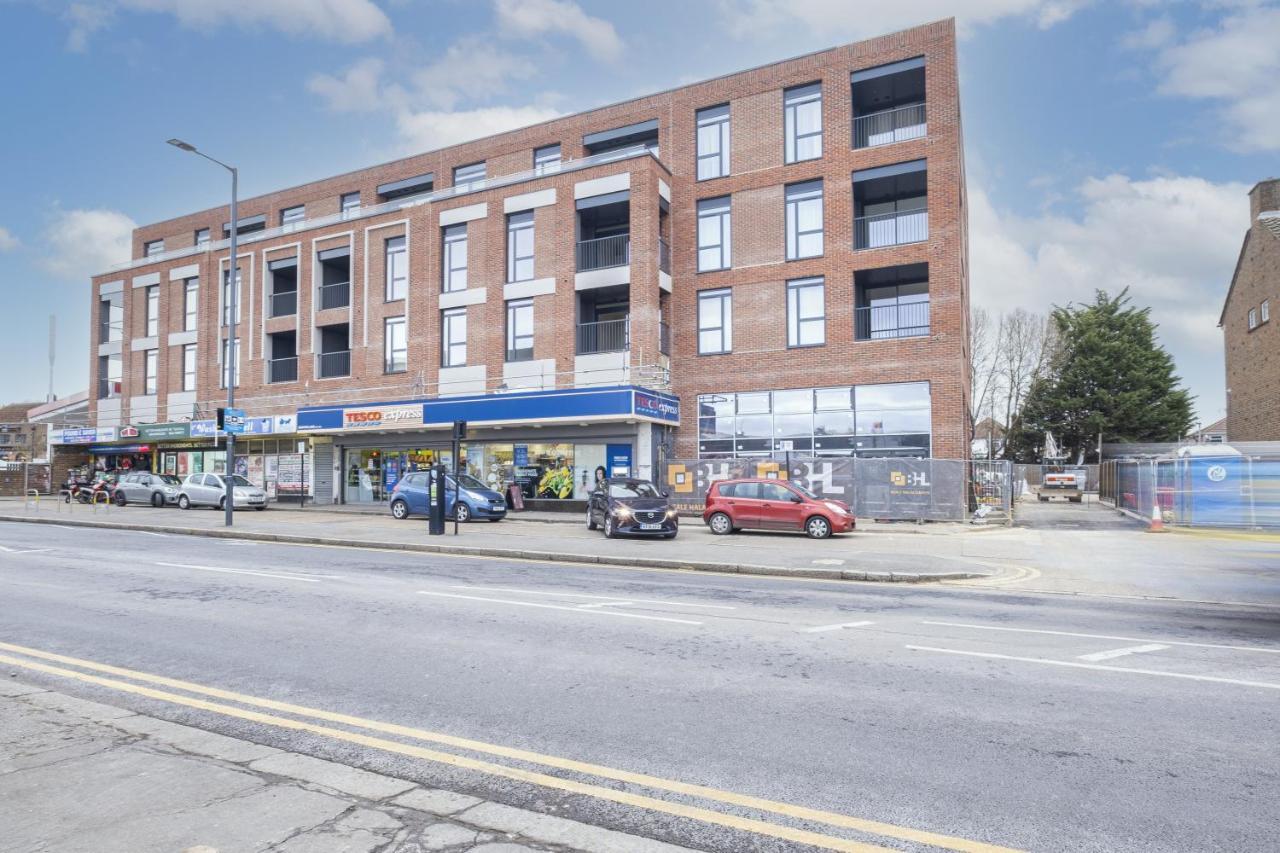 Apartment 2 Bedroom Luxury With Parking In Stanmore, North West By 360 London