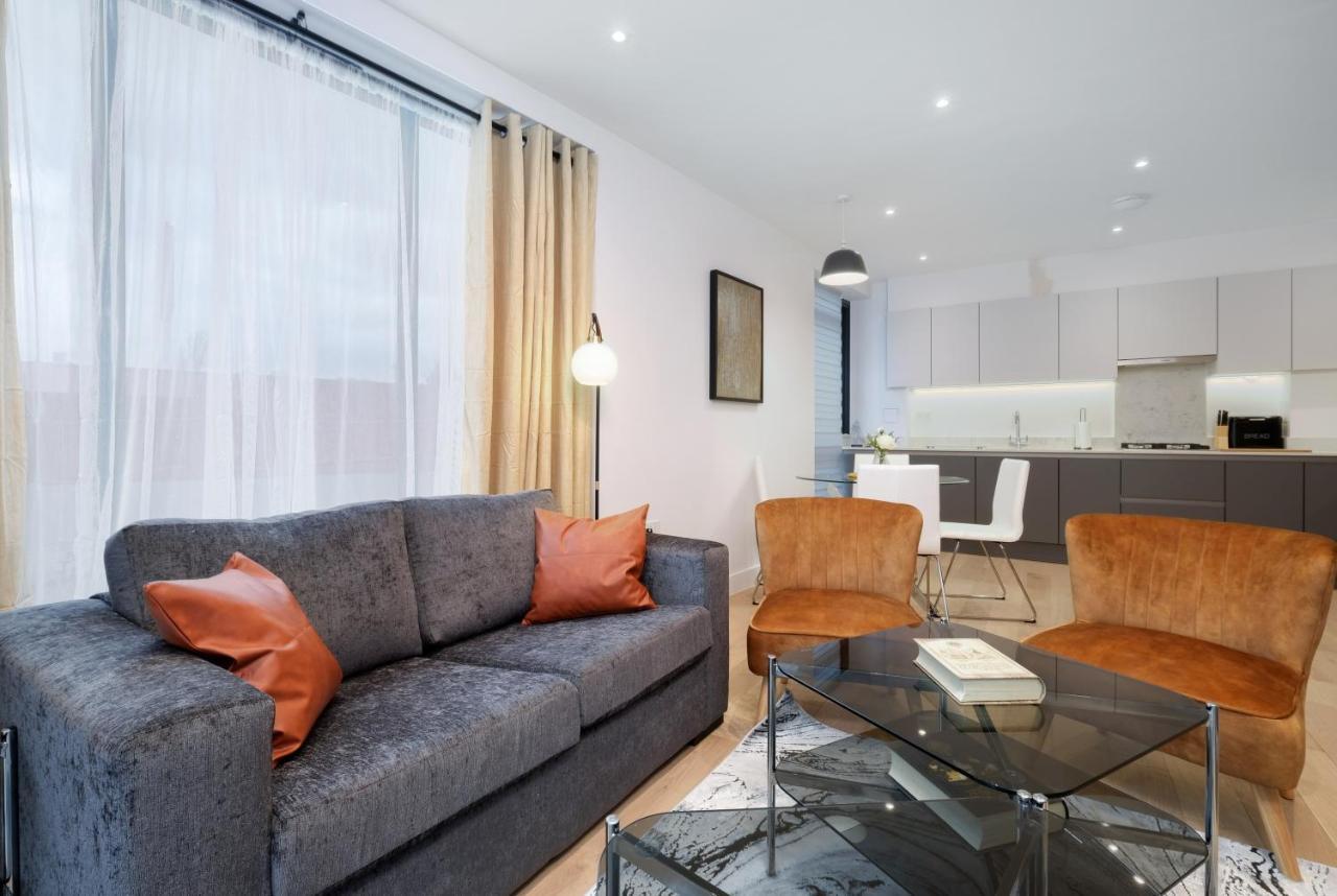 2 Bedroom Luxury With Parking In Stanmore, North West By 360 London