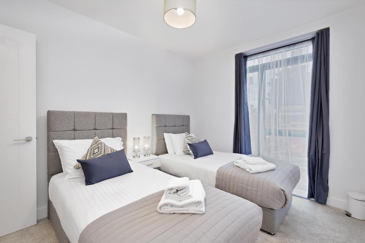 2 Bedroom Luxury With Parking In Stanmore, North West By 360 London