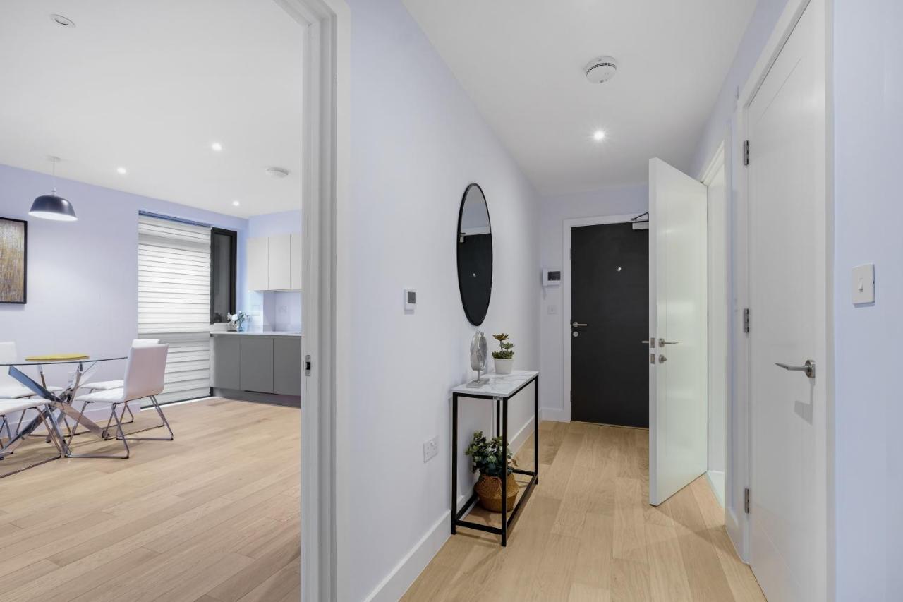 2 Bedroom Luxury With Parking In Stanmore, North West By 360 London