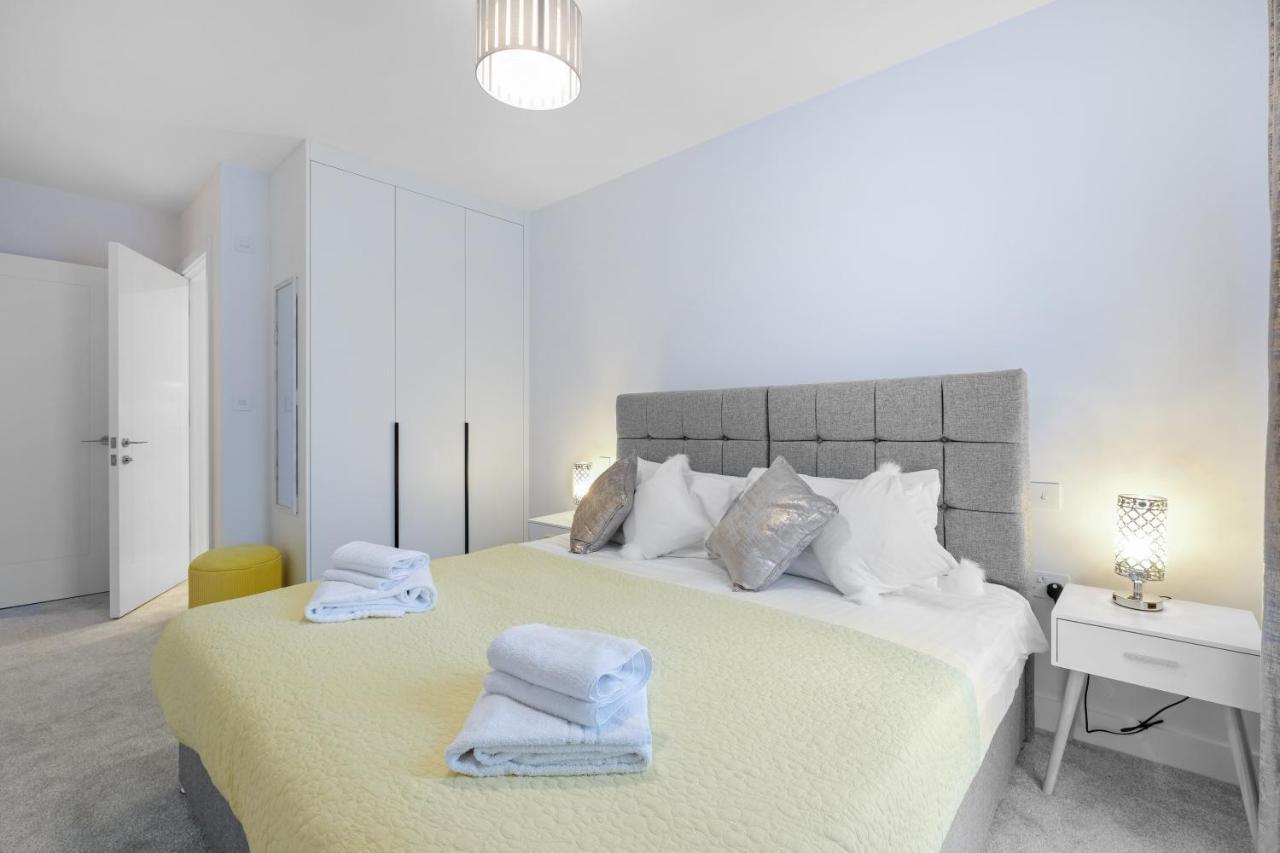 2 Bedroom Luxury With Parking In Stanmore, North West By 360 London Apartment