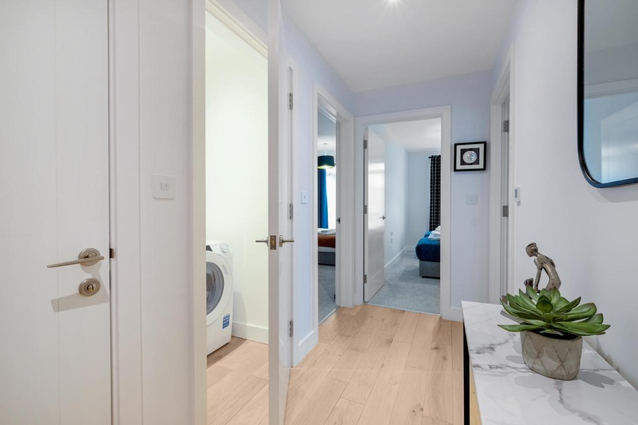 2 Bedroom Luxury With Parking In Stanmore, North West By 360 London *
