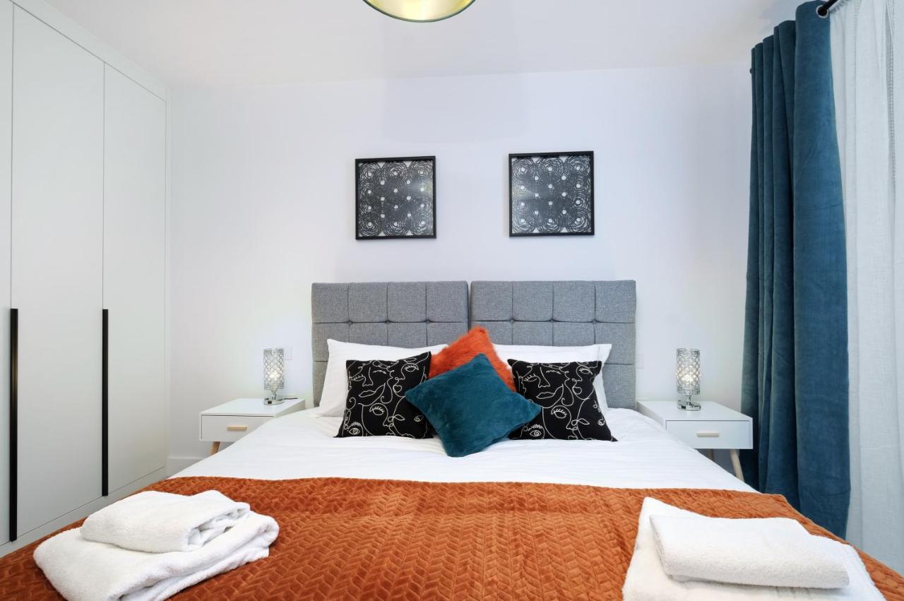 2 Bedroom Luxury With Parking In Stanmore, North West By 360 London Apartment