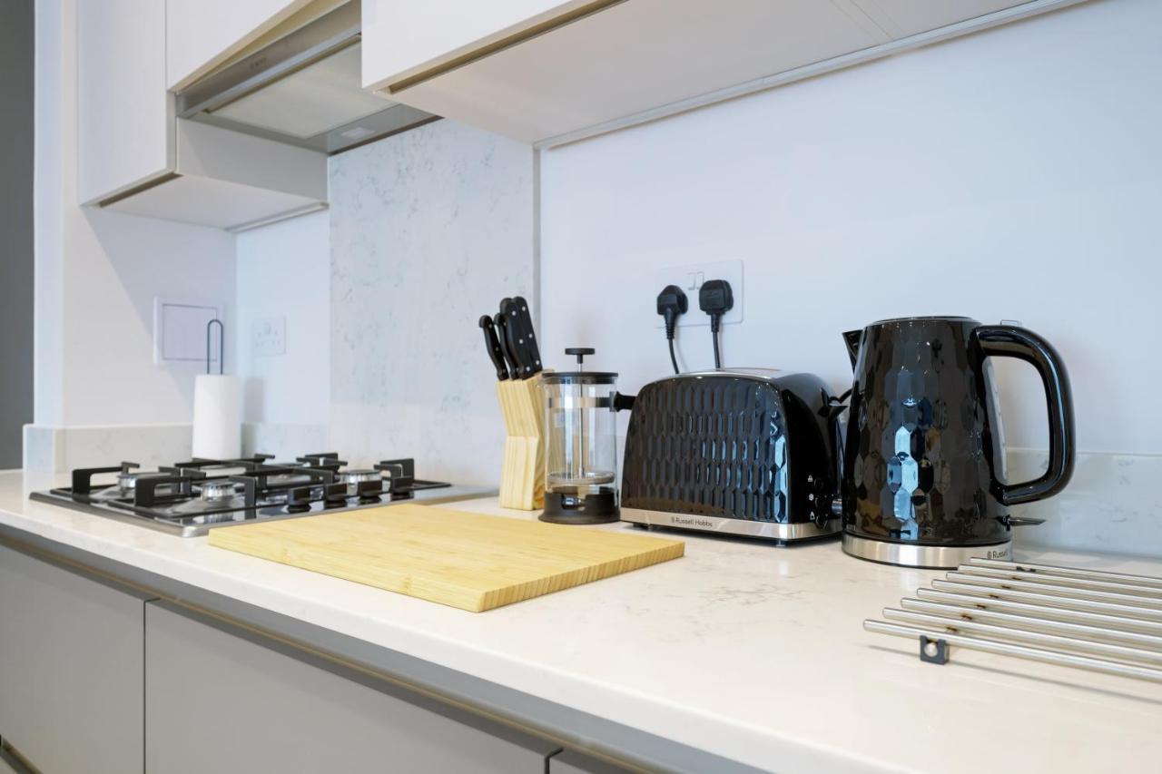 Apartment 2 Bedroom Luxury With Parking In Stanmore, North West By 360 London