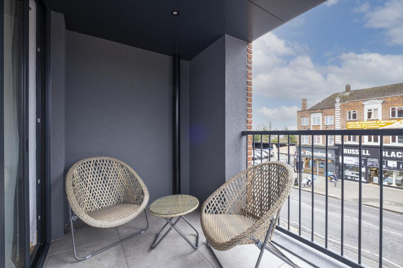 2 Bedroom Luxury With Parking In Stanmore, North West By 360 London