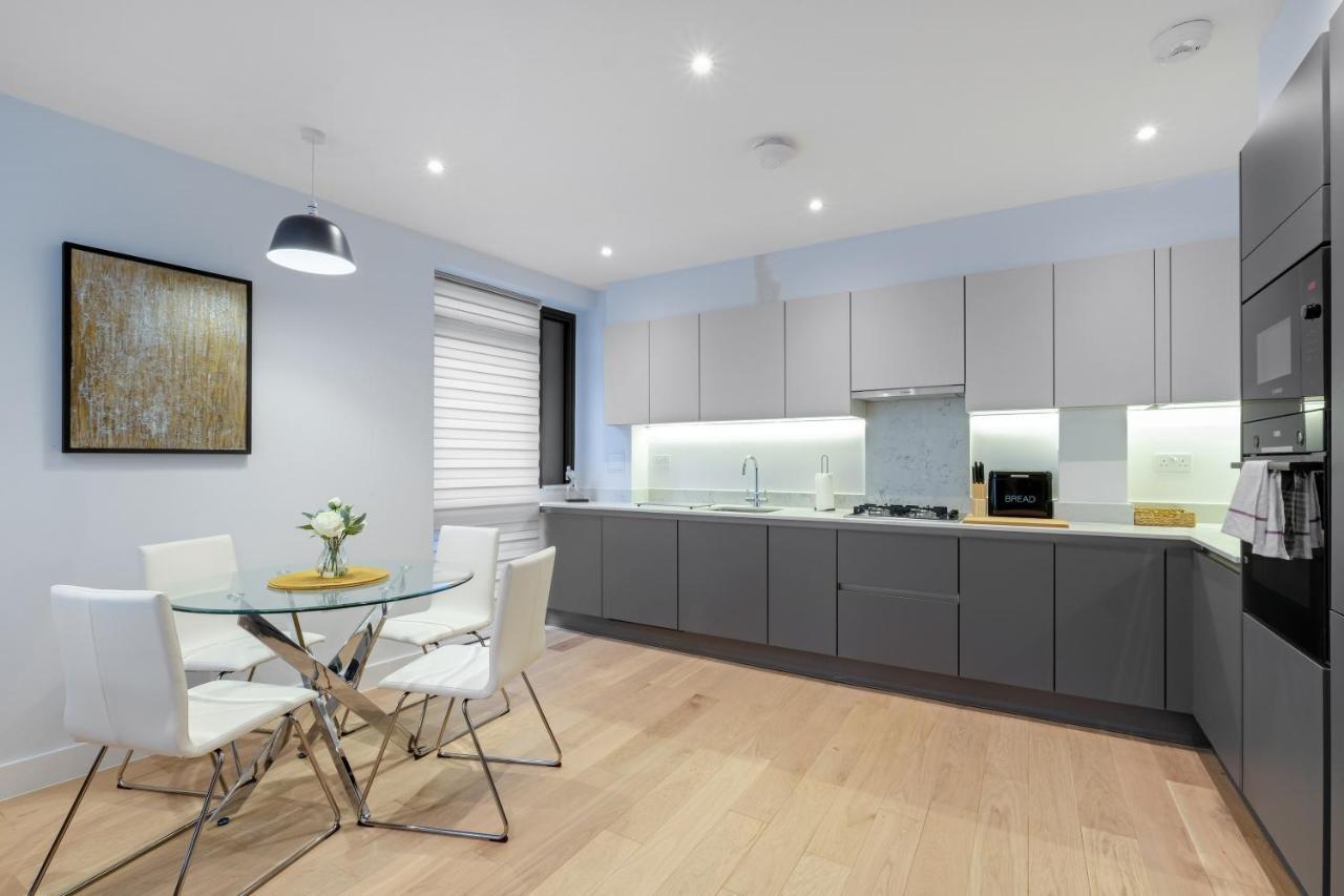 2 Bedroom Luxury With Parking In Stanmore, North West By 360 London