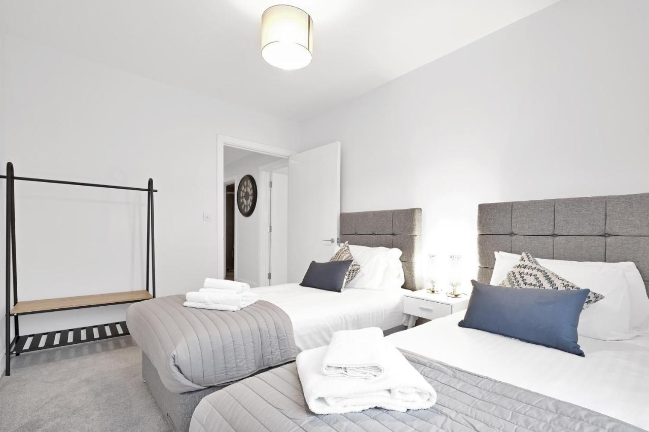 2 Bedroom Luxury With Parking In Stanmore, North West By 360 London