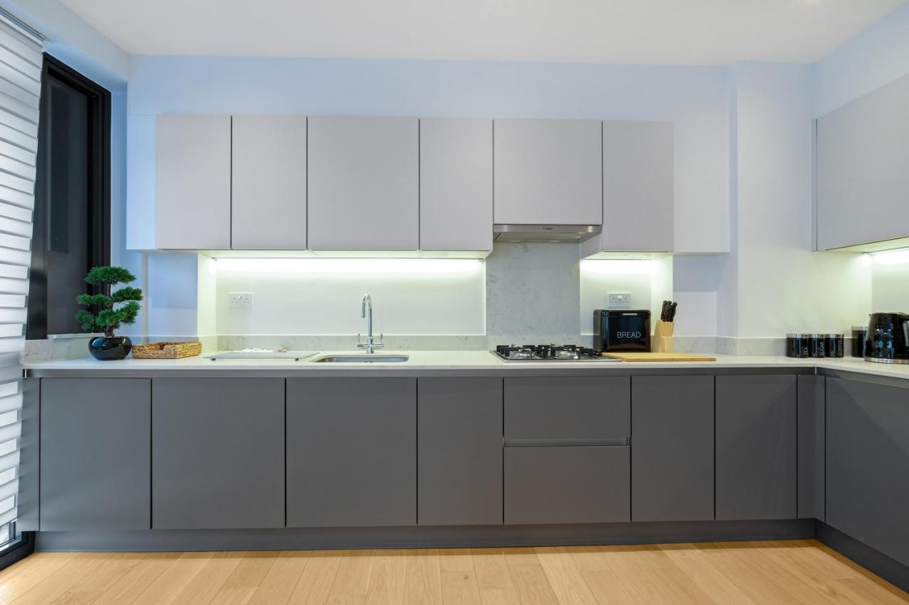 2 Bedroom Luxury With Parking In Stanmore, North West By 360 London