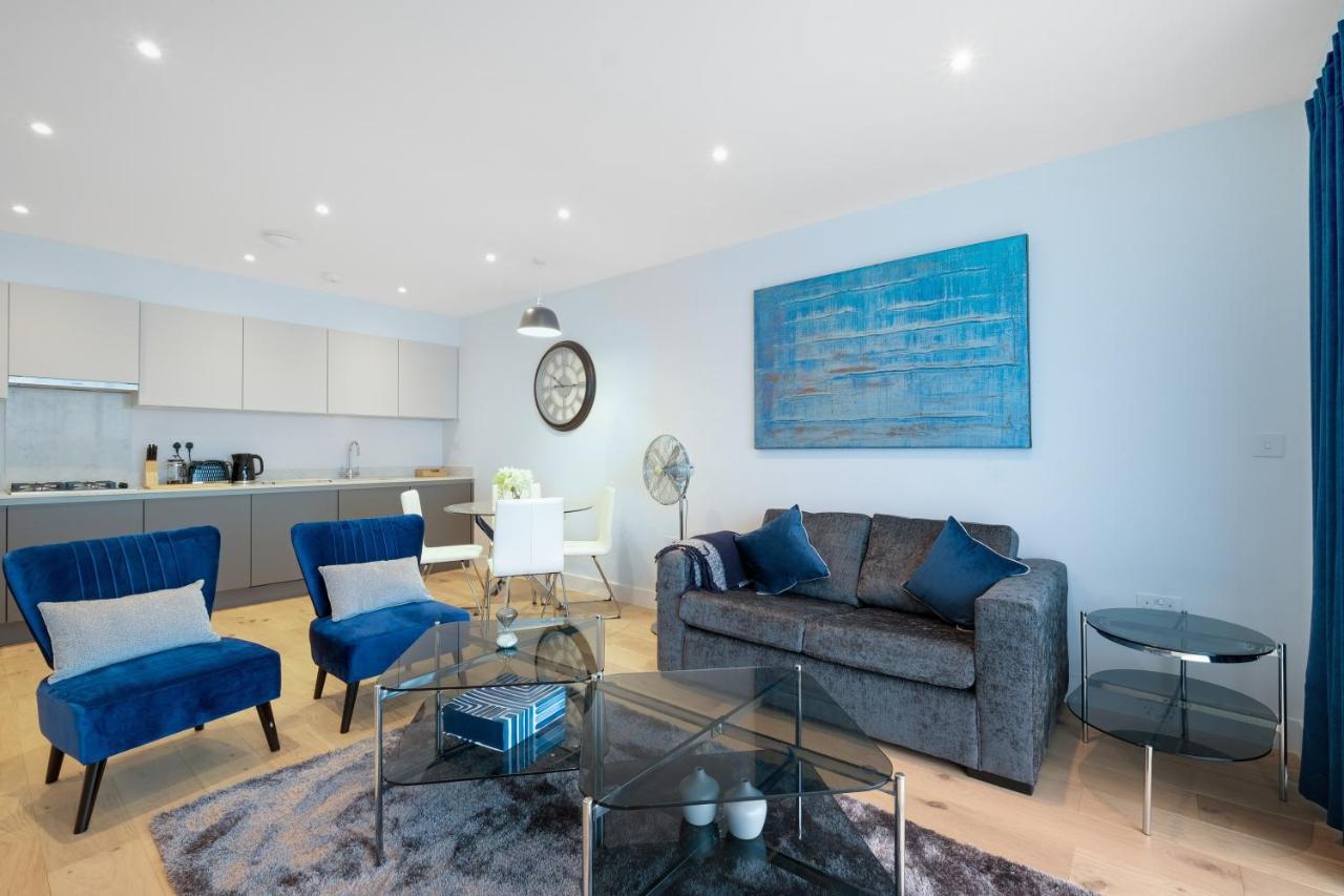 2 Bedroom Luxury With Parking In Stanmore, North West By 360 London *